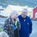 Sandra Finns og Ægir að ræða veitingar á staðnum
