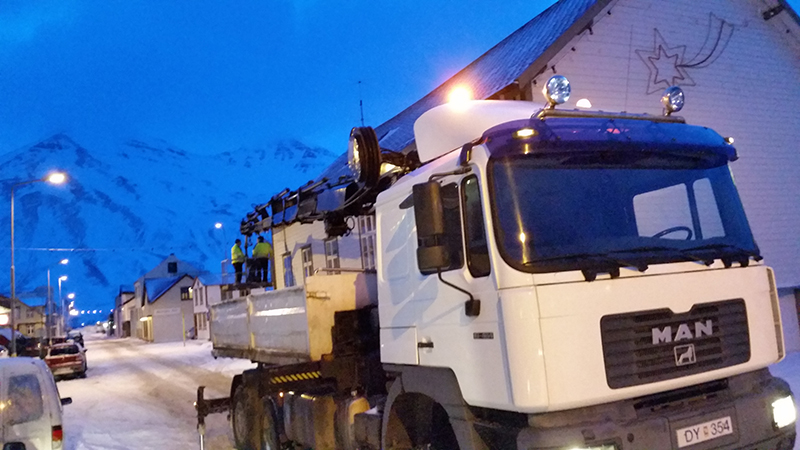 Jólaljósin tekin niður