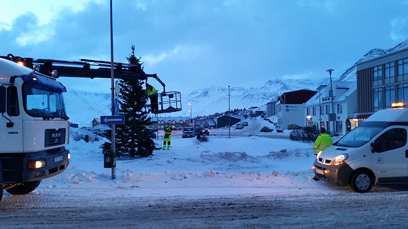 Jólaljósin tekin niður