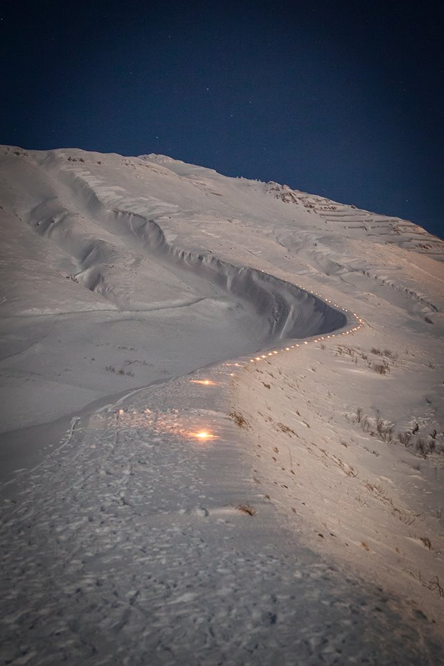 Stri Boli skreyttur ljsum