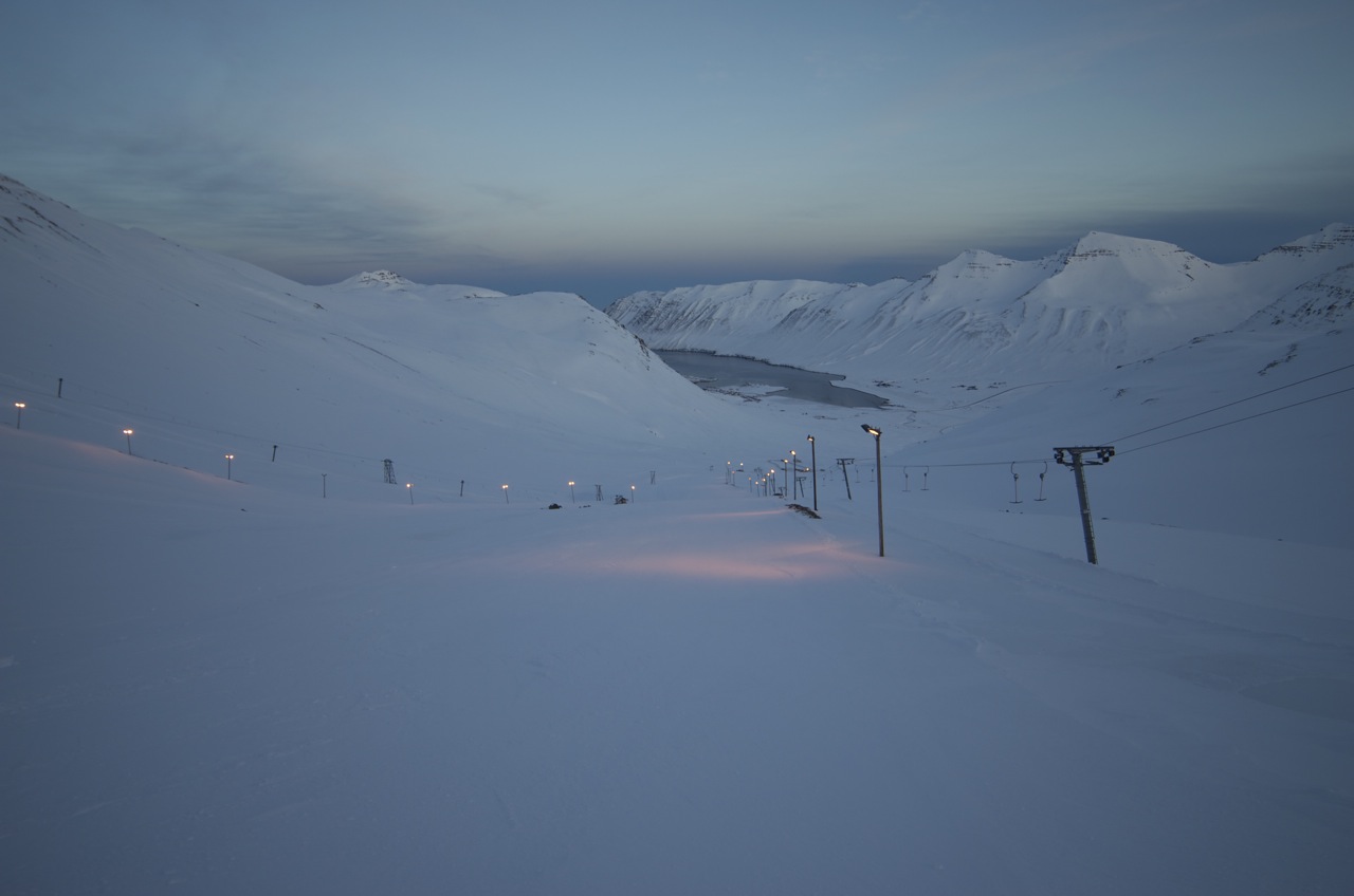 skíði