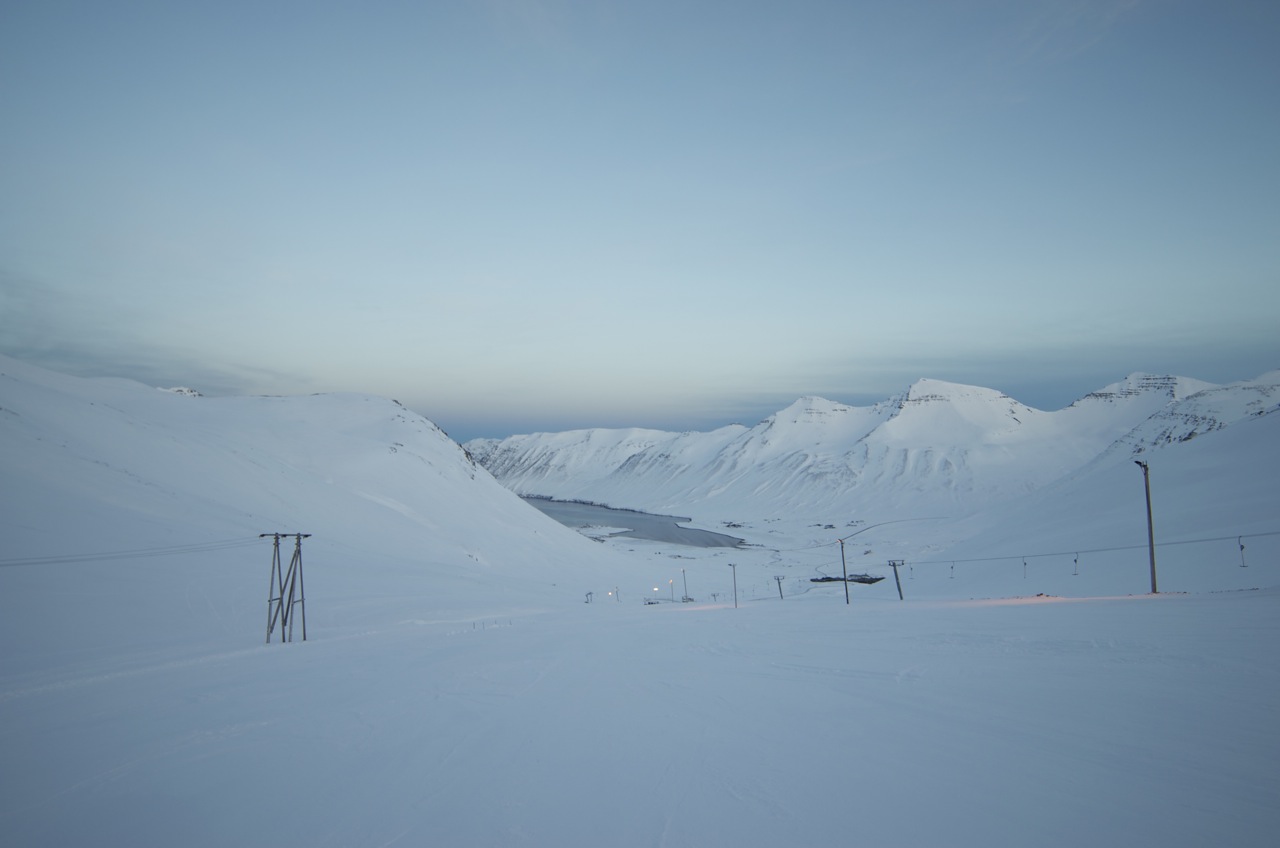 skíði