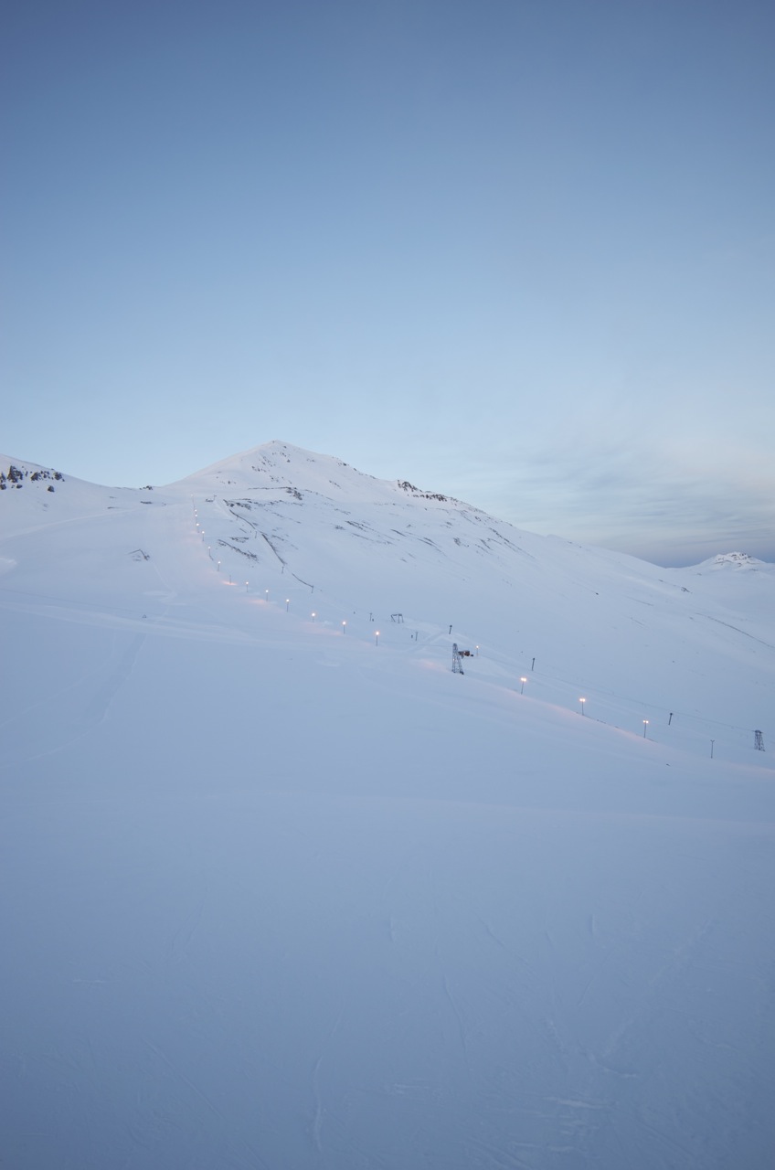 skíði