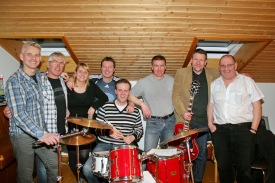 Sangh�purinn og hlj�msveit