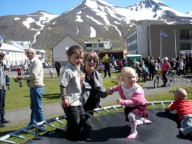 H�t��arh�ldin � 17. j�n�. Lj�smyndari; Berg��r Morthens