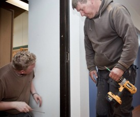 I�na�armenn a� st�rfum (Lj�smynd: Menntask�linn � Tr�llaskaga)