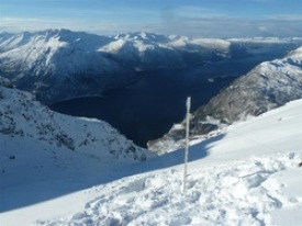 SM4 hitamlistafur fr POLS Engineering sem rekinn er af norsku vegagerinni  um 1240 m h.y.s. vi Mohaugen  Mi-Noregi.