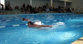 Gu�j�n Gu�nason(SH) � flugsundi � Garpam�tinu � sundi. Lj�smyndari; Siv Fri�leifsd�ttir