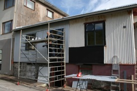 Bj�ssi dyttar a� h�sinu s�nu