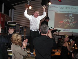Besti nýliðinn í MX 2009 var Guðbjartur Magnússon(Litli gaskútur), sonur Magnúsar Helgasonar sem er sonur Helga Magnússonar pípara á Siglufirði og Guðrúnar Björnsdóttur. Hér er hann verðlaunaður á árshátíð mótorhjólamanna í MSÍ í Rúbín.