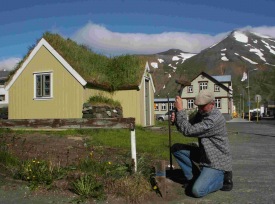 Me� hamarinn � lofti