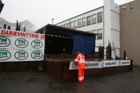 Starfsmenn b�jarins a� st�rfum